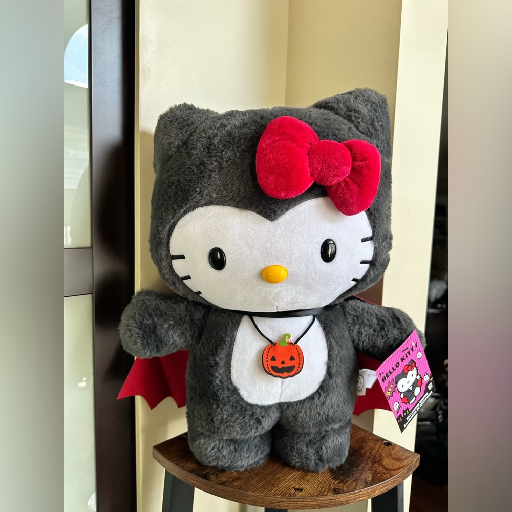 Hello Kitty Vampire Halloween Greeter - Picture 4 of 10